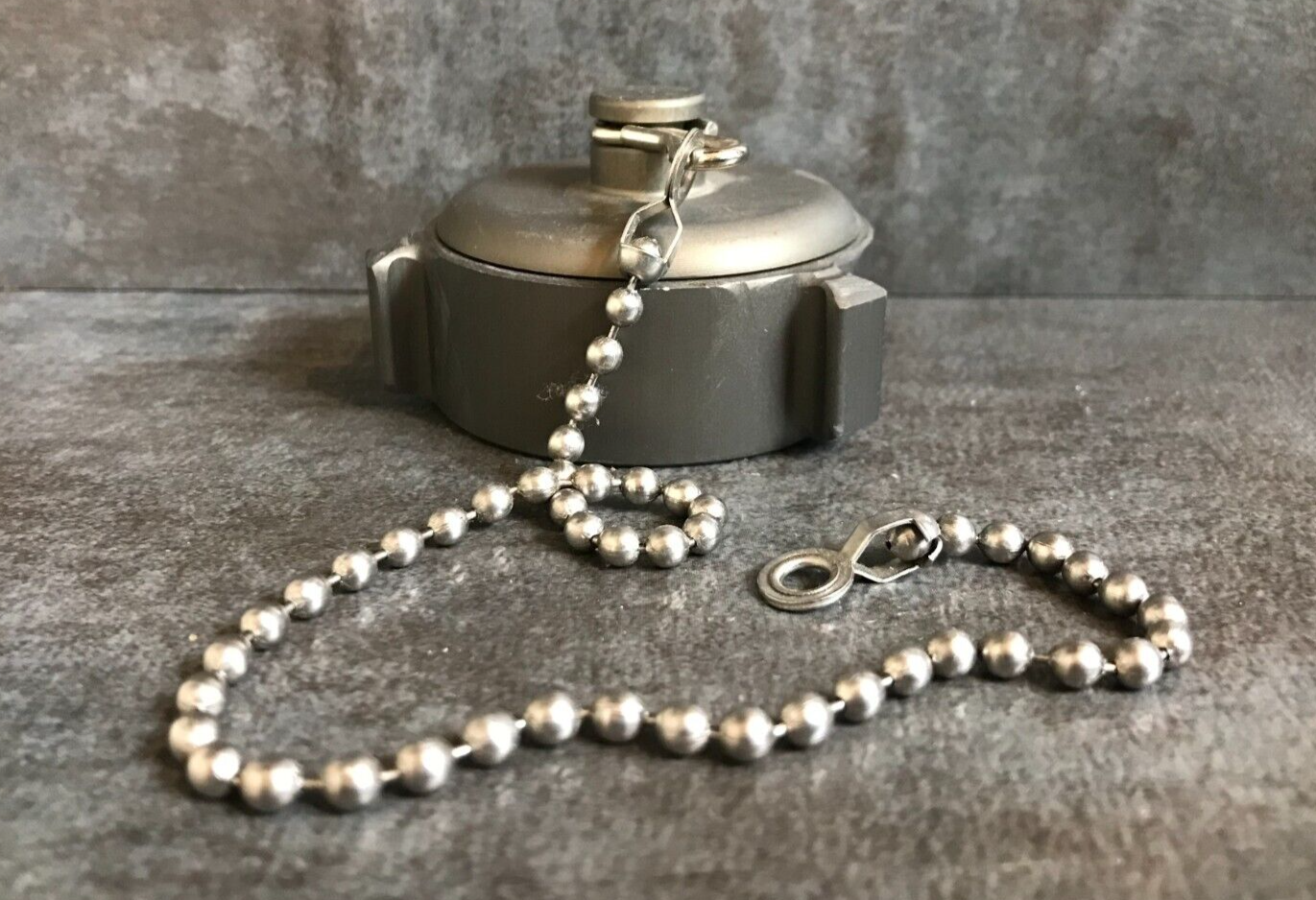 Action 1.5" F.NST Rocker Lug Aluminum Cap with Chain